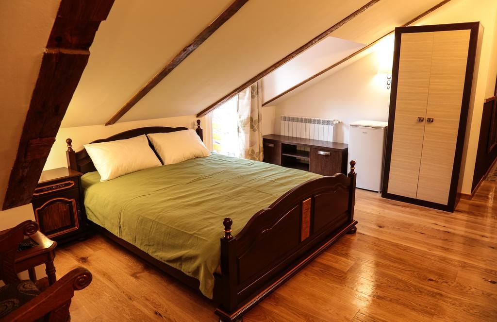 Casa Crown