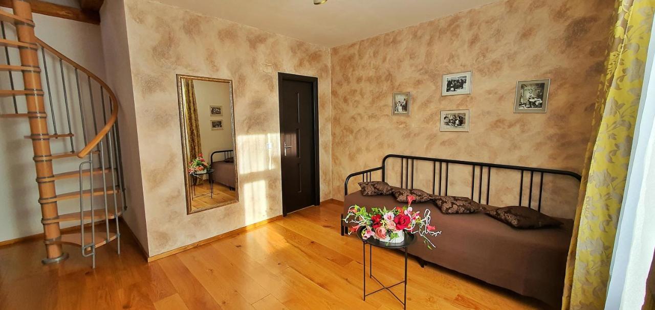 Casa Crown