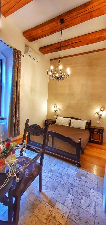 Casa Crown